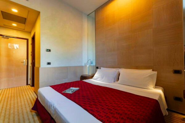 Rome Wheelchair Accessible Hotel LR08